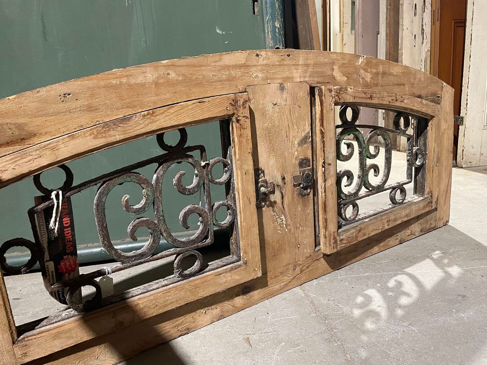 Feature Transom with Opening Panels